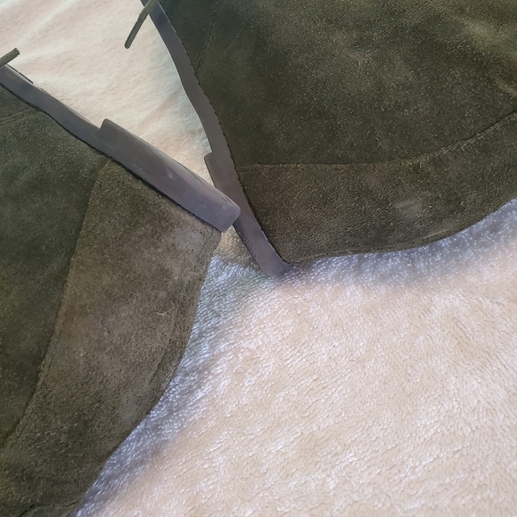 Green seude wedge bootie size 11 - Picture 5 of 7